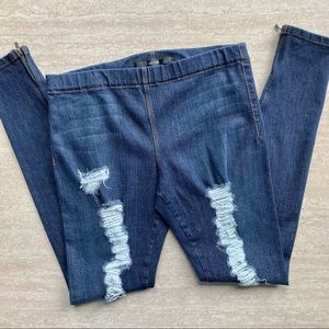 CLOSET CLOSING Joe’s Jeans The Legging Destroyed Zipper Ankle